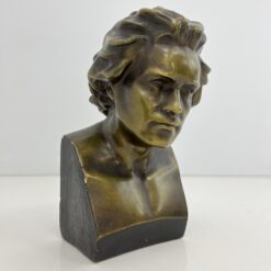 Ludwig van Beethoven biustas iš gipso.
