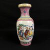 Keramikinė rytietiška vaza dekoruota ornamentais ir piešiniais.