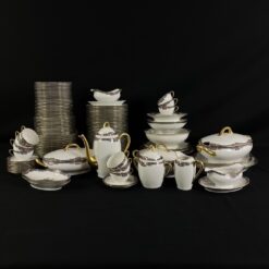 Prancūziško porceliano "Limoges" pietų servizas.