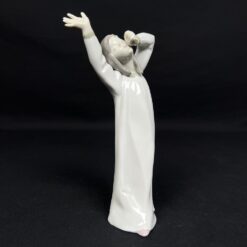 porcelianinė mergaitės skulptūra