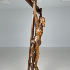 Medinis kryžius su Jėzaus skulptūra 25x85x174 cm