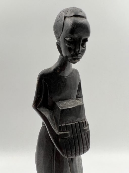 Medinė moters skulptūra 4x5x26 cm