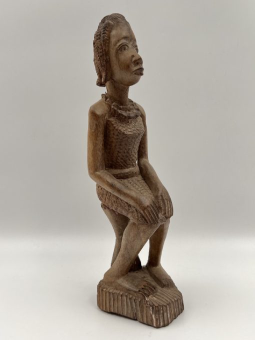 Medinė moters skulptūra 8x8x31 cm