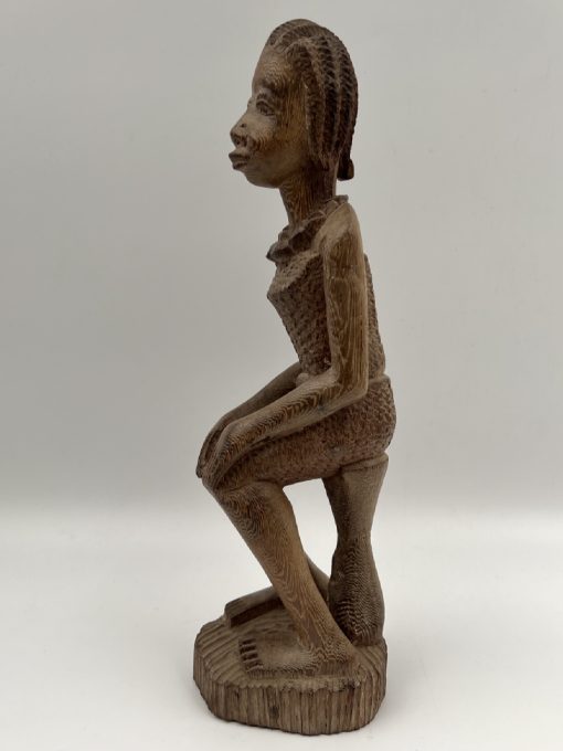 Medinė moters skulptūra 8x8x31 cm