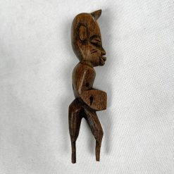 Medinė afrikietiška skulptūra.