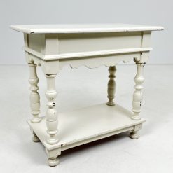 Baltas staliukas – konsolė 44x84x79 cm