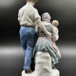 “Carl Scheidig” porcelianinė skulptūra 9x12x25 cm