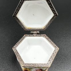 Keramikinė papuošalų dėžutė 4,5×4,5 cm