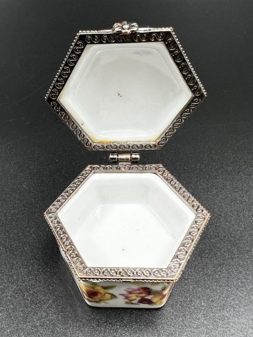 Keramikinė papuošalų dėžutė 4,5×4,5 cm