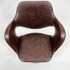 Vintažinis fotelis su oda 49x62x83 cm (turime 2 vnt.)