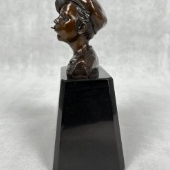 Bronzinė skulptūra “Berniukas” 10x14x23 cm