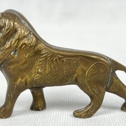 Žalvarinė liūto skulptūrėlė 9x2x6 cm