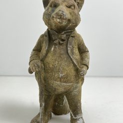 Skulptūra “Lapinas su kostiumu” 20x17x41 cm