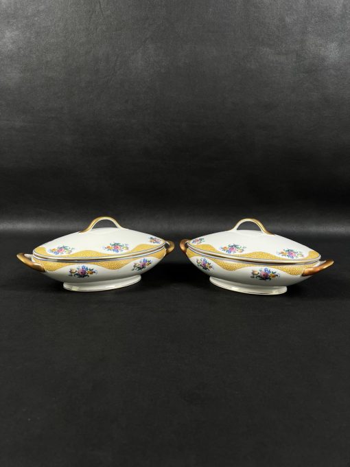 Porcelianinis “Raynaud Limoges” puodas su dangčiu (Prancūzija) (turime 2 vnt.)