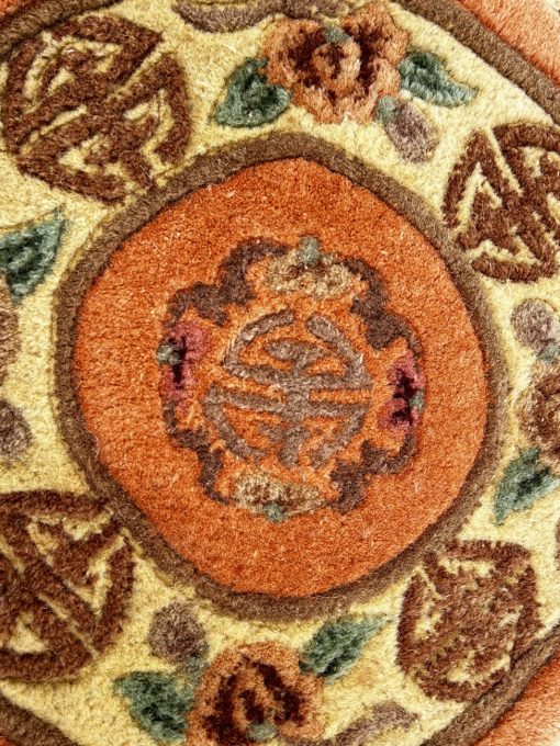 Rankų darbo apvalus kilimėlis d – 52 cm