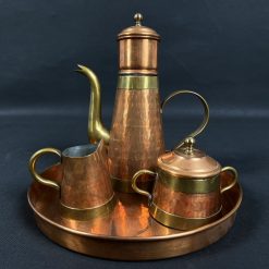 Varinis arbatos servizas su žalvariu