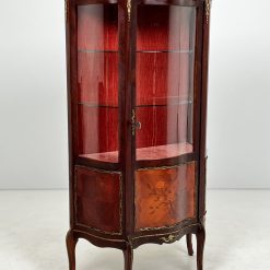 Raudonmedžio vitrina 35x80x151 cm