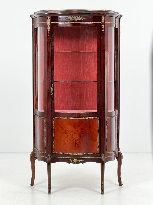 Raudonmedžio vitrina 35x80x151 cm