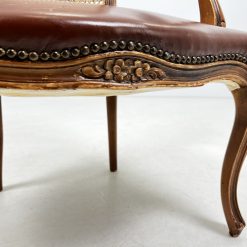 Riešutmedžio krėslas su oda 60x60x90 cm