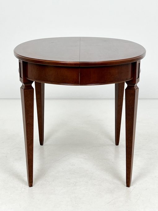 Ovalus riešutmedžio stalas 81x110x80 cm