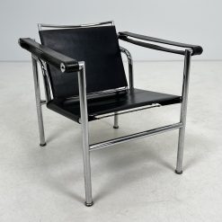 Krėslas “Le Corbusier Basculant” 60x60x63 cm