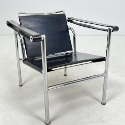 Krėslas “Le Corbusier Basculant” 60x60x63 cm