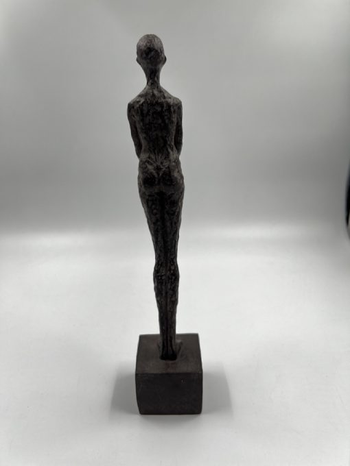 Moters skulptūra 7x7x33 cm