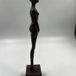 Moters skulptūra 7x7x33 cm