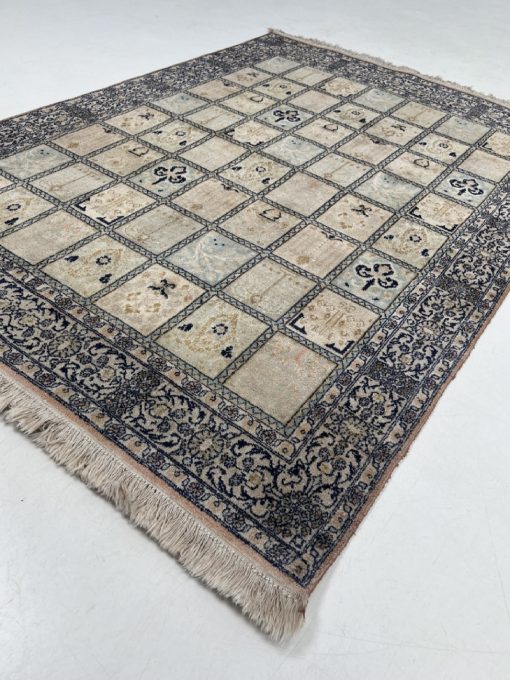 Šilkinis rankų darbo kilimas 121×170 cm