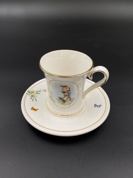 Porcelianinis puodelis su lėkštute. Komplektas “Mountaineer” 12x12x2 cm