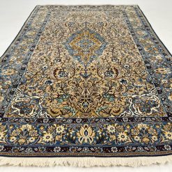 Rankų darbo vilnonis kilimas su šilku 166×254 cm