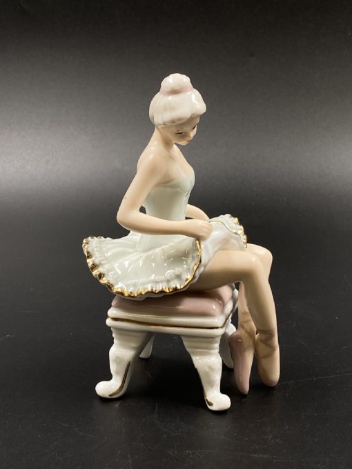 Porcelianinė skulptūra “Balerina” 9x7x15 cm “Regal house collection”