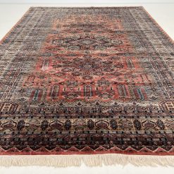 Rankų darbo vilnonis kilimas su šilku 219×310 cm