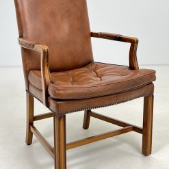 Riešutmedžio krėslas su oda 65x62x96 cm