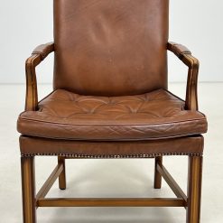 Riešutmedžio krėslas su oda 65x62x96 cm