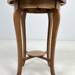 Ąžuolinis staliukas su žalvariu 50x50x68 cm