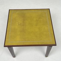 Ąžuolinis staliukas su oda 55x55x45 cm