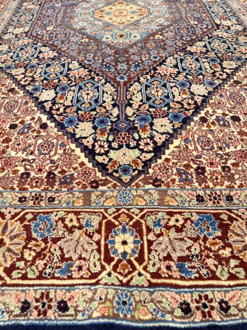 Rankų darbo vilnonis kilimas 136×218 cm