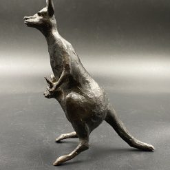 Bronzinė skulptūra “Kengūra” 15x6x18 cm