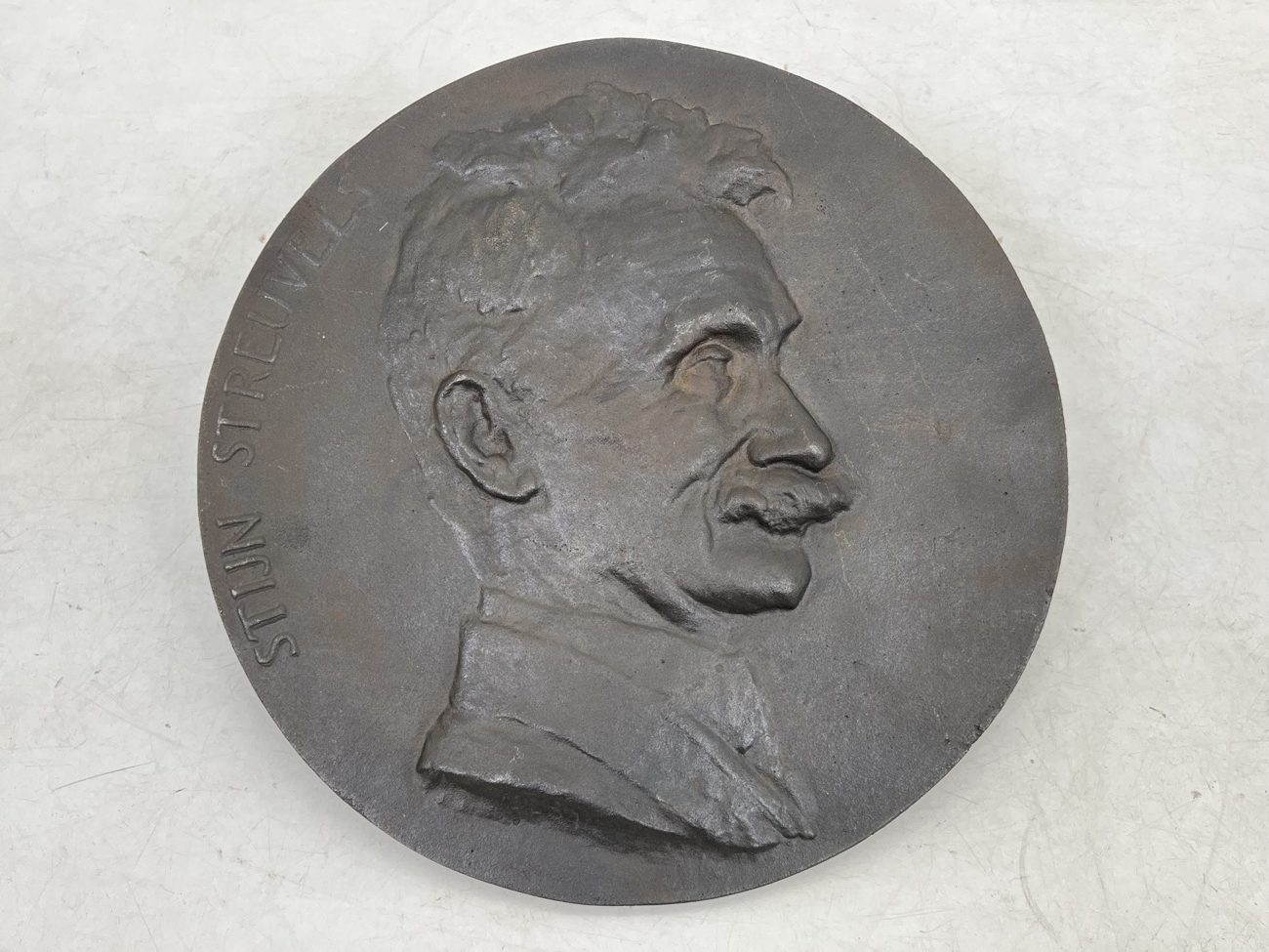 DG0443 bareljefas 3 Stijn Streuvels metalinis bareljefas 4x23x23 cm