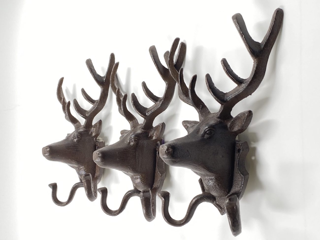 HM0042 kabliukai 2 Ketaus kabliukas “Briedis” 11x22x27 cm