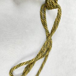 Dekoratyvinių užuolaidų virvių su metalo detale ir kutu 2 vnt. komplektas 8x8x124 cm