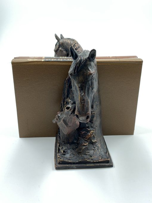 Knygų laikikliai “Žirgai” iš polirezino 2 vnt. komplektas 11x11x20 cm