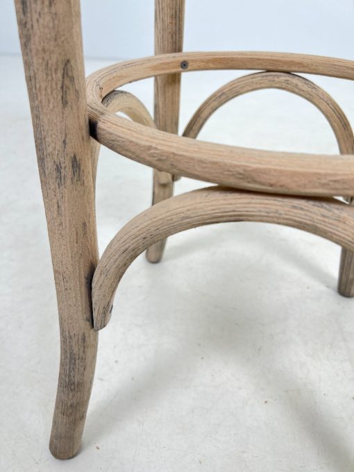 Thonet stiliaus nusmėliuota medinė baro kėdė 36x36x81 cm