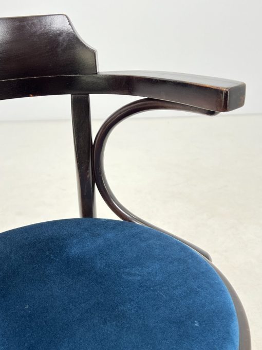 Thonet stiliaus medinis krėslas su veliūrine sėdimąja dalimi 52x59x81 cm, 48 cm