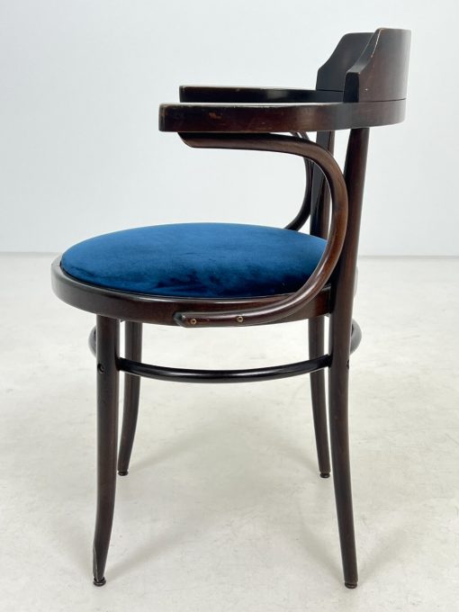 Thonet stiliaus medinis krėslas su veliūrine sėdimąja dalimi 52x60x81 cm, 48 cm