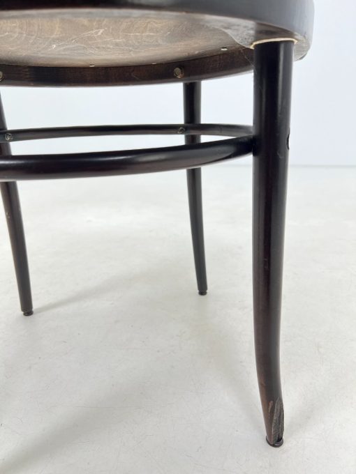 Thonet stiliaus medinis krėslas su veliūrine sėdimąja dalimi 52x60x81 cm, 48 cm