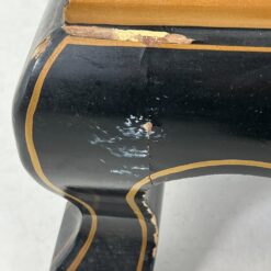 Rytietiška vitrina su žalvario ir perlamutro detalėmis 44x99x177 cm