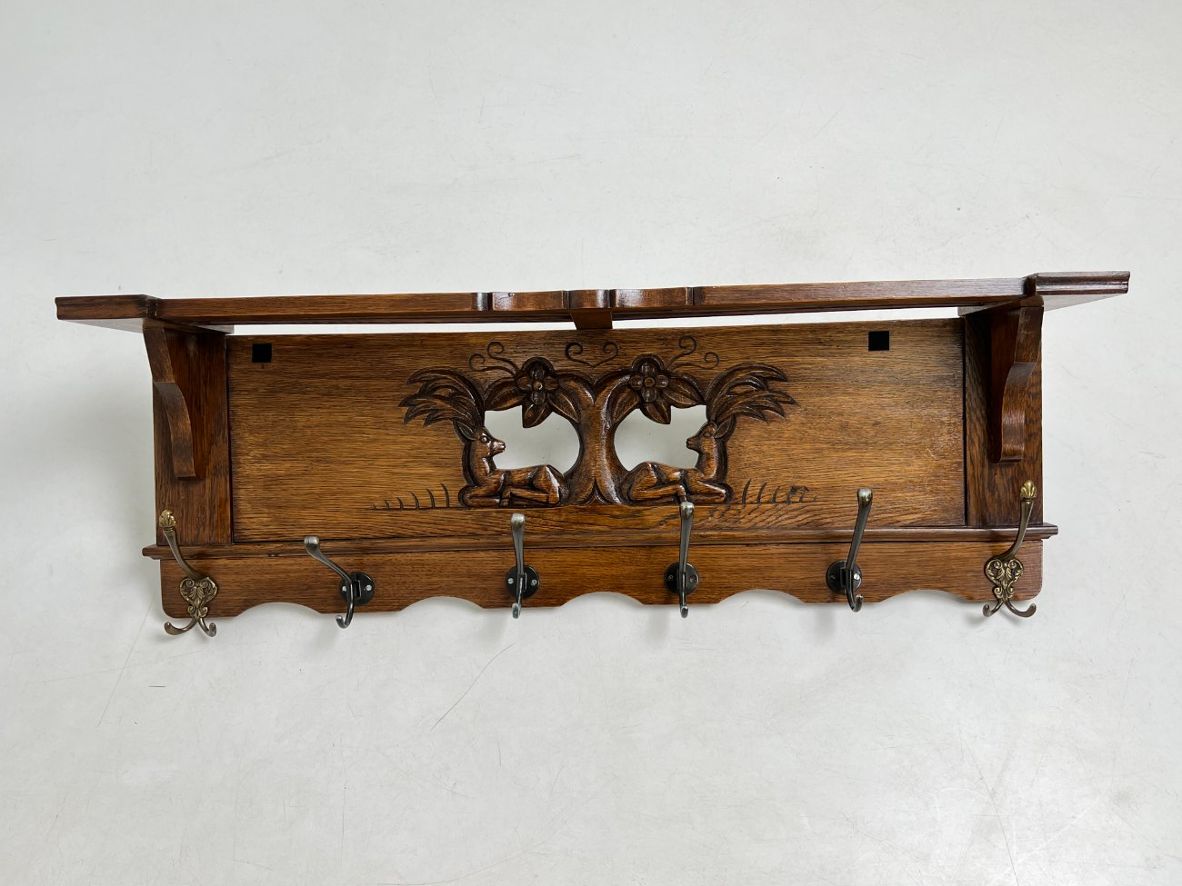 DJ0086-kabyklos-lentynos-stovai-2 Ąžuolinė sieninė kabykla 22x95x35 cm