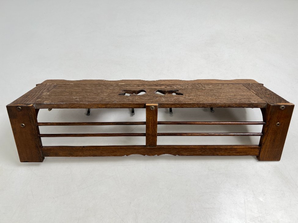 DJ0086-kabyklos-lentynos-stovai-7 Ąžuolinė sieninė kabykla 22x95x35 cm